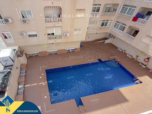 Piso en venta en Torrevieja, El Acequión. Apartamento reformado con piscina comunitaria, en la provincia de Alicante, en la ciudad de Torrevieja, en la zona de Playa del Ac. Pisos.