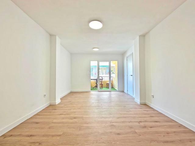 Piso en venta en Torrevieja, El Acequión. SE VENDEOfrecemos a la venta este luminoso apartamento totalmente reformado, ubicado en la zona de Acequión de Torrevieja, a pocos. Pisos.
