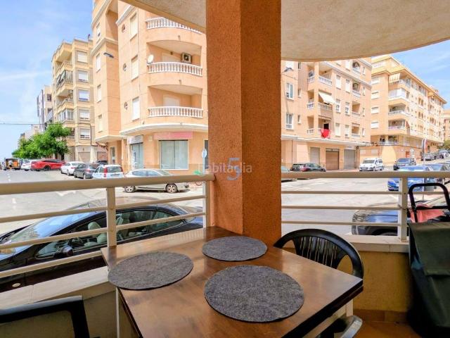 Piso en venta en Torrevieja, El Molino. Nos complace presentar este bien ubicado apartamento de 2 habitaciones y 1 baño en la planta baja, en el corazón de Torrevieja, a. Pisos.