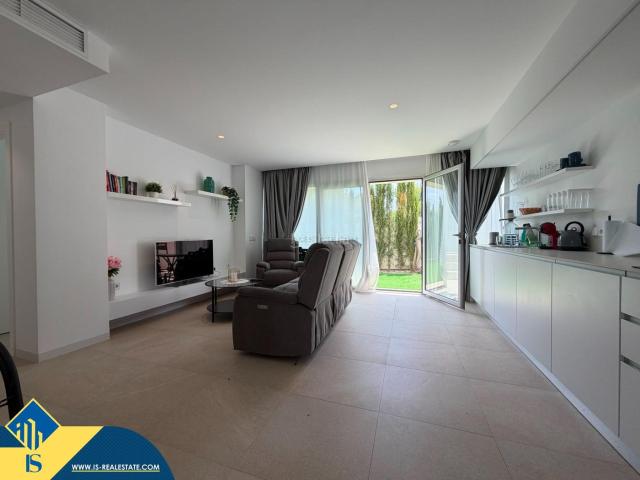 Piso en venta en Torrevieja, Los Balcones Los Altos. Apartamento con piscina comunitaria, en la provincia de Alicante, en la ciudad de Torrevieja, en el barrio de Los Balcones. 2 habi. Pisos.