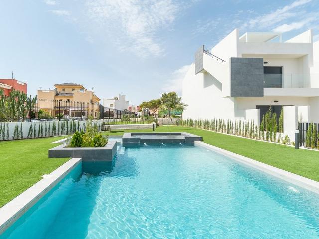 Piso en venta en Torrevieja, Los Balcones Los Altos. Apartamento de 3 dormitorios y 2 baños con piscina y jardín en Torrevieja. Pisos.