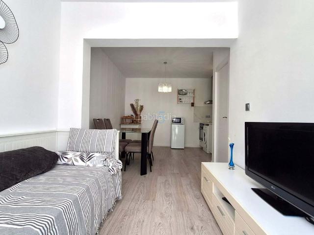 Piso en venta en Torrevieja, Los Balcones Los Altos. Apartamento reformado y totalmente amueblado en Lago Jardín. Dispone de 1 dormitorio, amplia terraza, electrodomésticos nuevos, pi. Pisos.