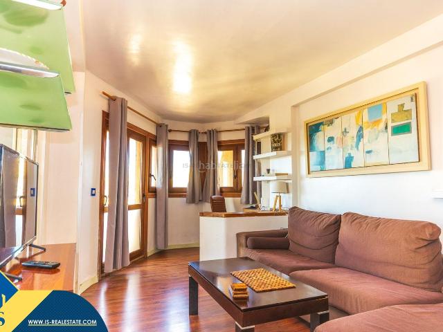 Piso en venta en Torrevieja, La Veleta. Apartamento con piscina comunitaria, en la provincia de Alicante, en la ciudad de Torrevieja, en la zona de Playa de los Náufragos. Pisos.