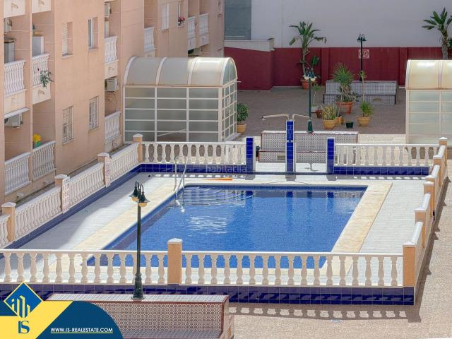 Piso en venta en Torrevieja, Las Piscinas Naturales. Apartamento con piscina comunitaria, en la provincia de Alicante, en la ciudad de Torrevieja, en el barrio de Playa del Cura. 2 ha. Pisos.