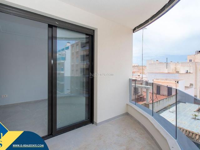 Piso en venta en Torrevieja, Las Piscinas Naturales. Apartamento con piscina comunitaria, en la provincia de Alicante, en la ciudad de Torrevieja, en el barrio de Playa del Cura. 2 ha. Pisos.