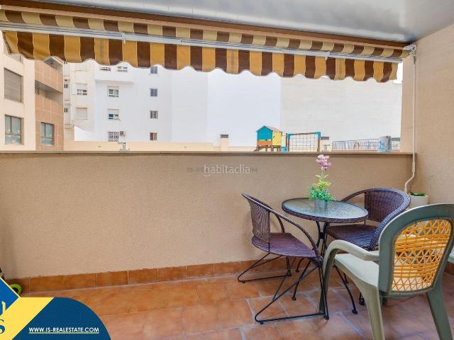 Piso en venta en Torrevieja, Las Piscinas Naturales. Apartamento con piscina comunitaria, en la provincia de Alicante, en la ciudad de Torrevieja, en el barrio de Playa del Cura. 2 ha. Pisos.