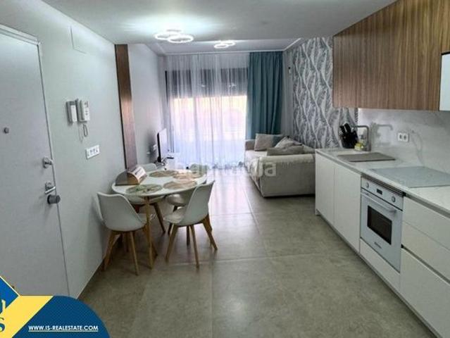 Piso en venta en Torrevieja, Las Piscinas Naturales. Apartamento con piscina comunitaria, en la provincia de Alicante, en la ciudad de Torrevieja, en el barrio de Playa del Cura. 2 ha. Pisos.