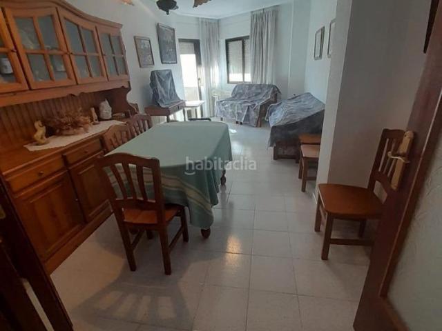 Piso en venta en Torrevieja, Las Piscinas Naturales. Apartamento con piscina comunitaria, en la provincia de Alicante, en la ciudad de Torrevieja, en el barrio de Playa del Cura. 3 ha. Pisos.