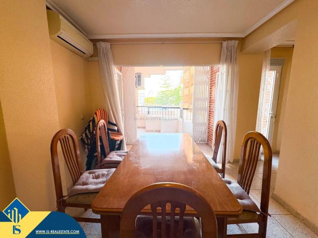 Piso en venta en Torrevieja, Las Piscinas Naturales. Apartamento con piscina comunitaria, en la provincia de Alicante, en la ciudad de Torrevieja, en el barrio de Playa del Cura. 3 ha. Pisos.