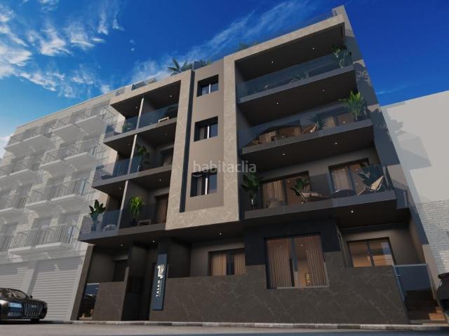 Piso en venta en Torrevieja, Las Piscinas Naturales. Apartamento de 2 dormitorios y 2 baños con piscina y terraza, a 450 m de la playa en Torrevieja. Pisos.
