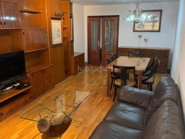 Piso en venta en Torrevieja, Las Piscinas Naturales. Apartamento reformado con terraza, en la provincia de Alicante, en la ciudad de Torrevieja, en el barrio de Playa del Cura. 4 habi. Pisos.