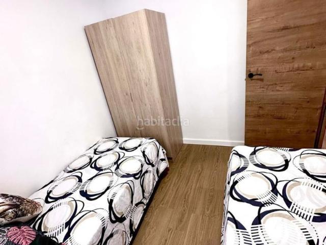 Piso en venta en Torrevieja, Las Piscinas Naturales. Apartamento reformado con terraza, en la provincia de Alicante, en la ciudad de Torrevieja, en el barrio de Playa del Cura. 2 habi. Pisos.