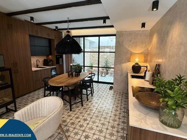 Piso en venta en Torrevieja, Las Piscinas Naturales. Apartamento reformado con terraza, en la provincia de Alicante, en la ciudad de Torrevieja, en el barrio de Playa del Cura. 2 habi. Pisos.