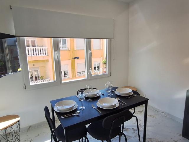Piso en venta en Torrevieja, Las Piscinas Naturales. EN VENTAApartamento en venta en una calle principal en el corazón de Torrevieja, a pocos pasos de la playa de La Cura y cerca de t. Pisos.