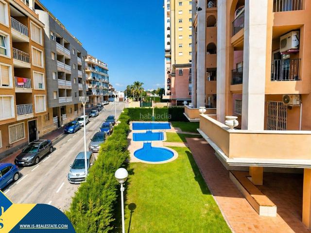 Piso en venta en Torrevieja, Nueva Torrevieja. Apartamento con piscina comunitaria, en la provincia de Alicante, en la ciudad de Torrevieja, en la zona de Playa de los Locos. 3. Pisos.