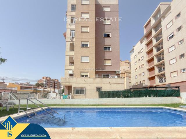 Piso en venta en Torrevieja, Nueva Torrevieja. Apartamento parcialmente reformado con piscina comunitaria, en la provincia de Alicante, en la ciudad de Torrevieja, en el barrio. Pisos.