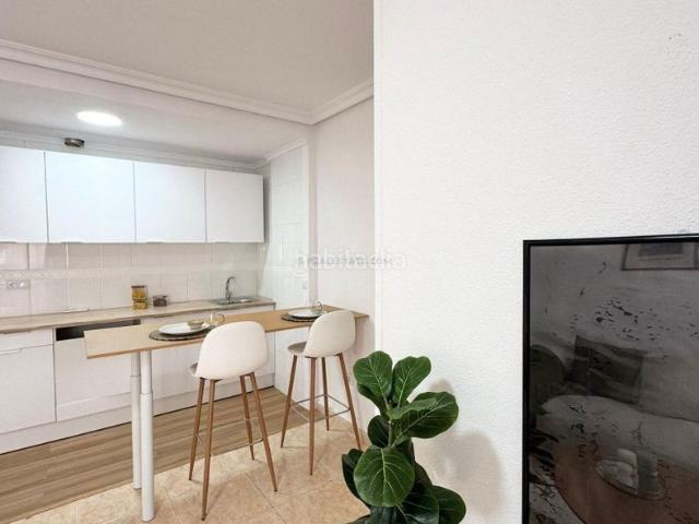 Piso en venta en Torrevieja, Nueva Torrevieja. Se vende bungaló con piscina comunitaria, en España, en la provincia de Alicante, en la ciudad de Torrevieja, en el barrio de La M. Pisos.