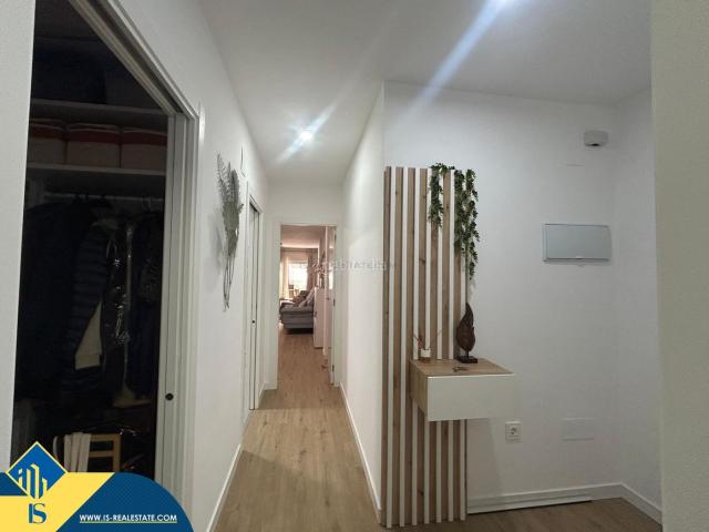 Piso en venta en Torrevieja, Parque de las Naciones. Apartamento reformado con terraza, en la provincia de Alicante, en la ciudad de Torrevieja, en el barrio de Playa del Cura. 3 habi. Pisos.