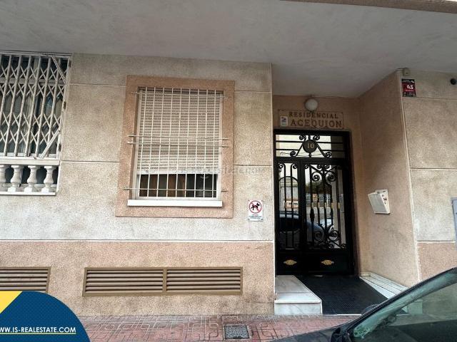 Piso en venta en Torrevieja, Playa de los Náufragos. Apartamento con terraza, en la provincia de Alicante, en la ciudad de Torrevieja, en el barrio de Playa del Acequión. 2 habitacion. Pisos.