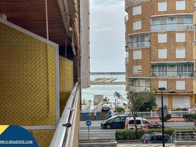 Piso en venta en Torrevieja, Playa de los Náufragos. Apartamento reformado con terraza, en la provincia de Alicante, en la ciudad de Torrevieja, en la zona de Playa de los Náufragos. Pisos.