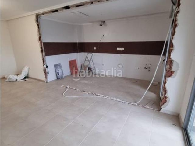 Piso en venta en Torrevieja, Puerto Deportivo. Amplioampnbspapartamento de 3 dormitoriosampnbspcon una distribucioacuten similar a una vivienda reformada, situado en laampnbspse. Pisos.