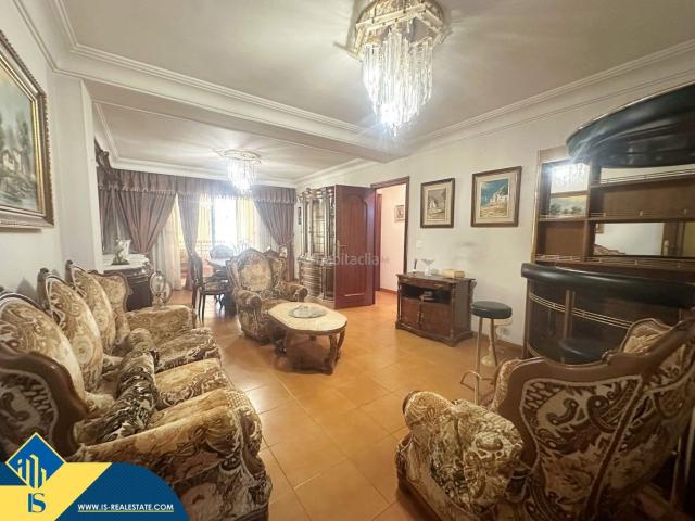 Piso en venta en Torrevieja, Puerto Deportivo. Apartamento con terraza, en la provincia de Alicante, en la ciudad de Torrevieja, en el barrio de Playa del Cura. 4 habitaciones. Pisos.