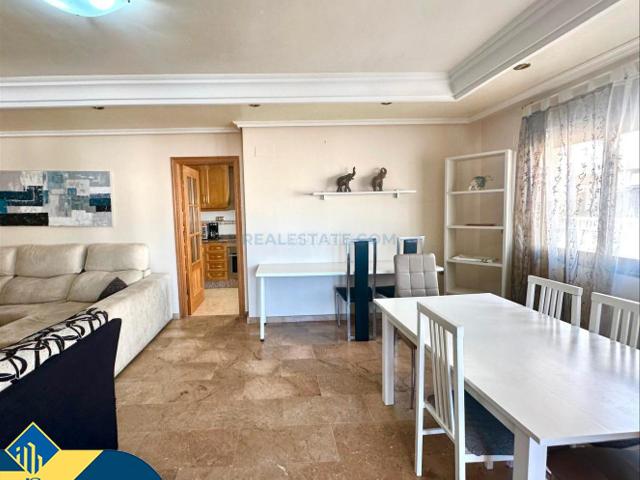 Piso en venta en Torrevieja, Puerto Deportivo. Apartamento con terraza, en la provincia de Alicante, en la ciudad de Torrevieja, en la zona de Playa del Acequión. 4 habitaciones. Pisos.