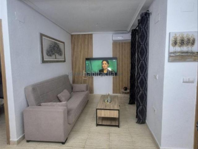 Piso en venta en Torrevieja, Puerto Deportivo. Apartamento con terraza en la provincia de Alicante, en la localidad de Torrevieja, en el barrio de Playa del Acequión. 2 habitaci. Pisos.