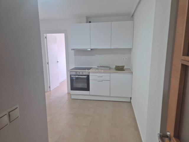 Piso en venta en Torrevieja, Puerto Deportivo. Excelente Oportunidad de Inversión Amplio Apartamento de 5 Dormitorios a Solo 300 Metros de la Playa. Pisos.