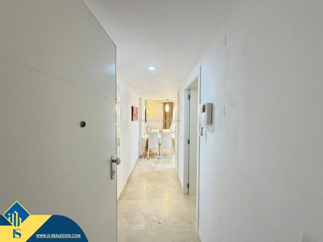 Piso en venta en Torrevieja, Punta Prima. Apartamento con piscina comunitaria, en la provincia de Alicante, en la ciudad de Torrevieja, en el barrio de Los Balcones. 3 habi. Pisos.