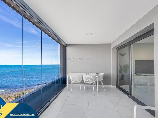 Piso en venta en Torrevieja, Punta Prima. Apartamento con piscina comunitaria, en la provincia de Alicante, en la ciudad de Torrevieja, en el barrio de Los Balcones. 2 habi. Pisos.