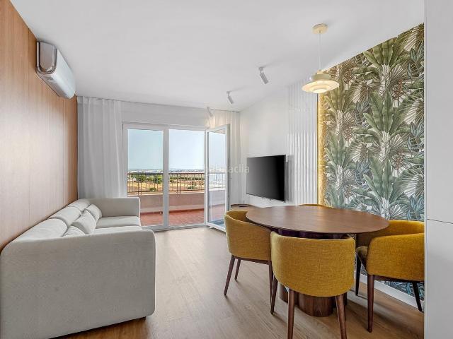 Piso en venta en Torrevieja, Punta Prima. Hay viviendas que simplemente se compranhellip y otras que enamoran desde el primer instante. Este espectacular aacutetico en el E. Pisos.