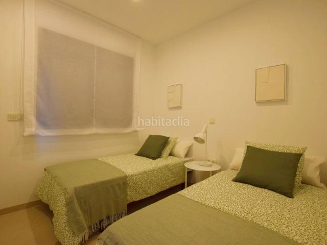 Piso en venta en Torrevieja, Torreblanca. Apartamento de 2 dormitorios y 2 baños con piscina y jardín, a 1000 m de la playa en Torrevieja. Pisos.