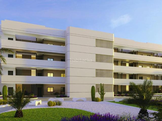 Piso en venta en Torrevieja, Zona Carrefour Urbanizaciones. Apartamento de 2 dormitorios y 2 baños con piscina y garaje en Torrevieja. Pisos.