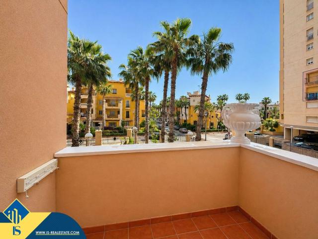 Piso en venta en Torrevieja, Zona los Frutales. Apartamento con piscina comunitaria, en la provincia de Alicante, en la ciudad de Torrevieja, en la zona de Playa de los Locos. 3. Pisos.