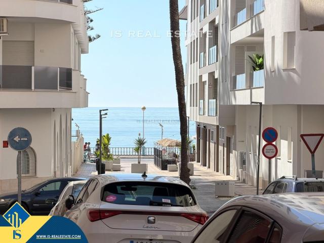 Piso en venta en Torrevieja, Zona Playa de los Locos. Apartamento con piscina comunitaria, en la provincia de Alicante, en la ciudad de Torrevieja, en la zona de Playa de los Locos. 1. Pisos.
