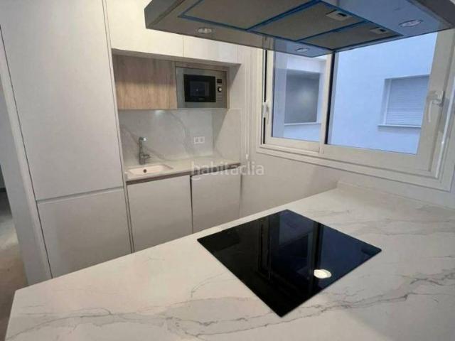 Piso en venta en Torrevieja, Zona Playa de los Locos. Apartamento con piscina comunitaria, en la provincia de Alicante, en la ciudad de Torrevieja, en la zona de Playa de los Locos. 2. Pisos.