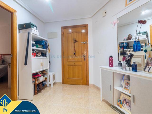 Piso en venta en Torrevieja, Zona Playa de los Locos. Apartamento con piscina comunitaria, en la provincia de Alicante, en la ciudad de Torrevieja, en la zona de Playa de los Locos. 3. Pisos.
