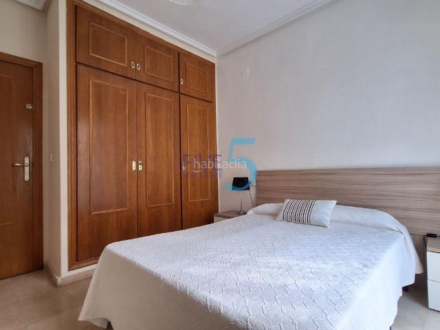 Piso en venta en Torrevieja, Zona Playa de los Locos. Piso de 2 hab a solo 10mts de la Playa de los Locos en Torrevieja. Con orientación Sur, amplio garaje privado y un fantástico pati. Pisos.