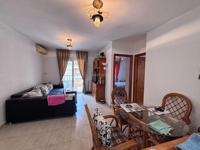 Piso en venta en Torrevieja, Zona Playa del Cura. Amplio apartamento de 2 dormitorios con vistas al mar junto a Playa del Cura. Pisos.