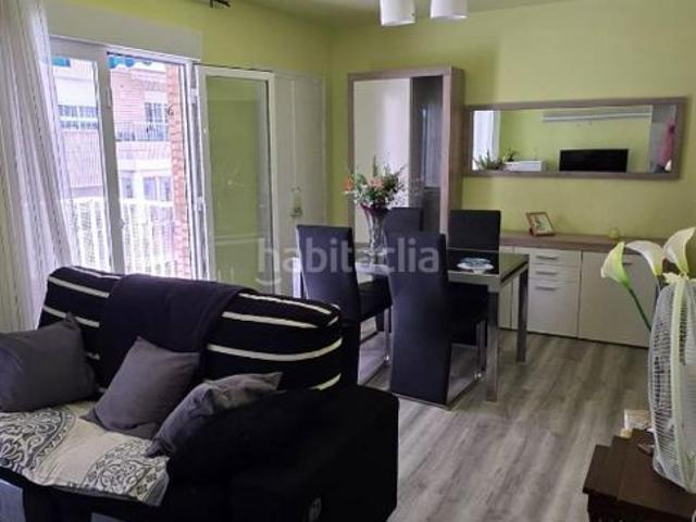 Piso en venta en Torrevieja, Zona Playa del Cura. Apartamento con terraza, en la provincia de Alicante, en la ciudad de Torrevieja, en el barrio de Playa del Cura. 3 habitaciones. Pisos.