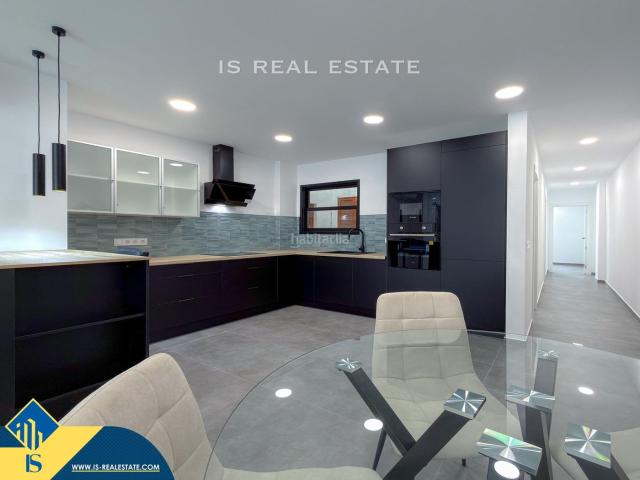 Piso en venta en Torrevieja, Zona Playa del Cura. Apartamento reformado con piscina comunitaria, en la provincia de Alicante, en la ciudad de Torrevieja, en el barrio de Playa del. Pisos.
