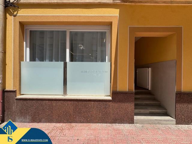 Piso en venta en Torrevieja, Zona Playa del Cura. Apartamento reformado con terraza, en la provincia de Alicante, en la ciudad de Torrevieja, en el barrio de Playa del Cura. 2 habi. Pisos.