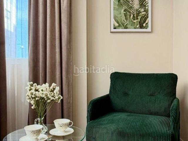 Piso en venta en Torrevieja, Zona Playa del Cura. Apartamento reformado con terraza, en la provincia de Alicante, en la ciudad de Torrevieja, en el barrio de Playa del Cura. 2 habi. Pisos.