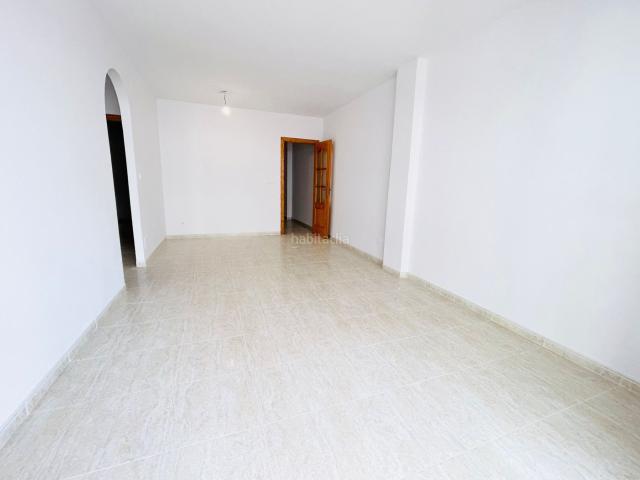 Piso en venta en Torrox, Urbanización Santa Rosa. VIVIR EN EL CENTRO DE LA COSTA. Pisos.