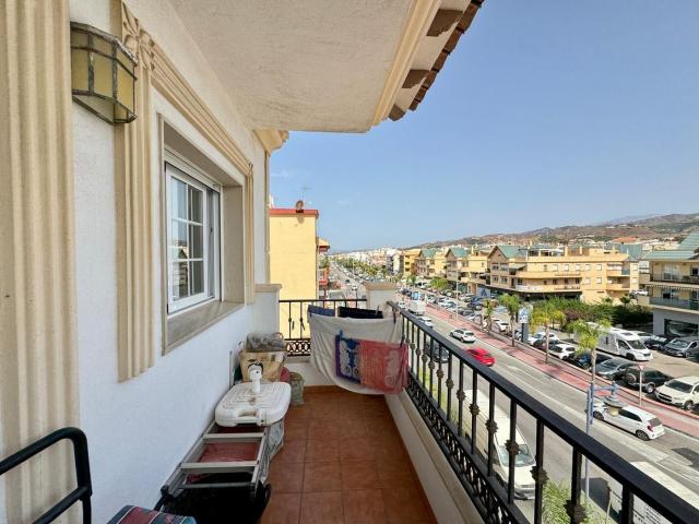 Piso en venta en Torrox, Centro Internacional. Apartamento en Torrox Costa, a tan solo 200 metros de la playa. Pisos.