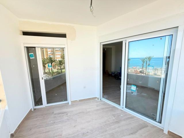 Piso en venta en Torrox, Centro Internacional. Apartamento en primera línea de playa en Torrox Costa. Pisos.