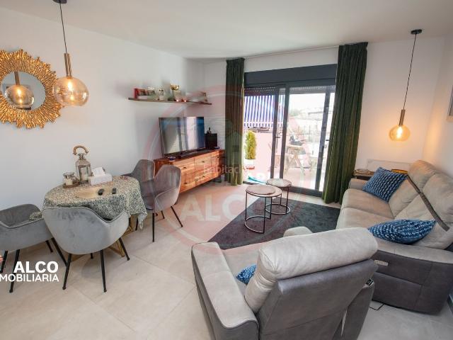 Piso en venta en Torrox, El Morche. Piso en EL MORCHE Se vende magnífica vivienda, situada en una ubicación privilegiada, a tan solo 300 metros de la playa y del pase. Pisos.