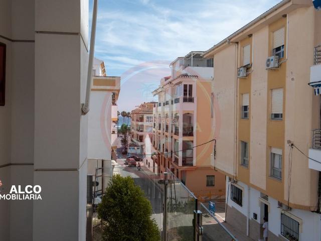 Piso en venta en Torrox, El Morche. Piso en EL MORCHE Se vende magnífica vivienda, situada en una ubicación privilegiada, a tan solo 300 metros de la playa y del pase. Pisos.