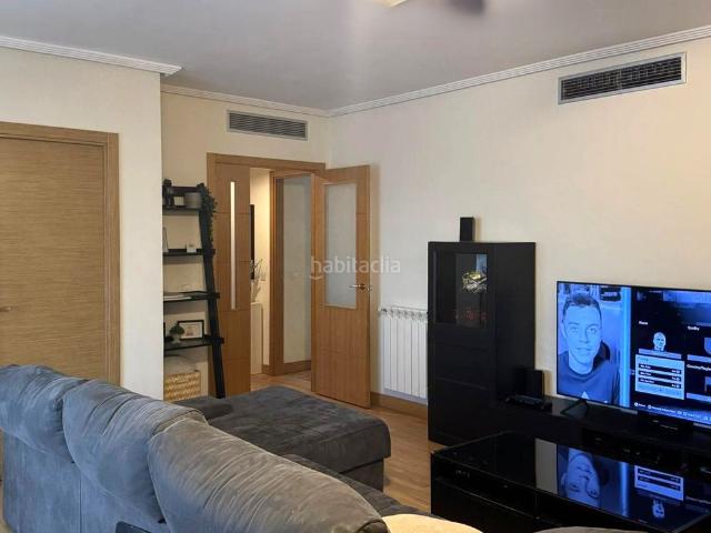 Piso en venta en Tres Cantos, Primera Fase Nuevo Tres Cantos. Global IRV presenta este fantástico piso ubicado en una de las zonas más consolidadas y familiares de Tres Cantos. Pisos Tres.